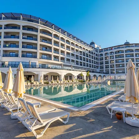 Moon Palace فندق