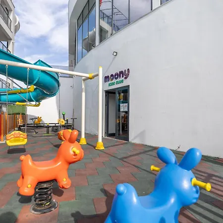 מלון Moon Palace