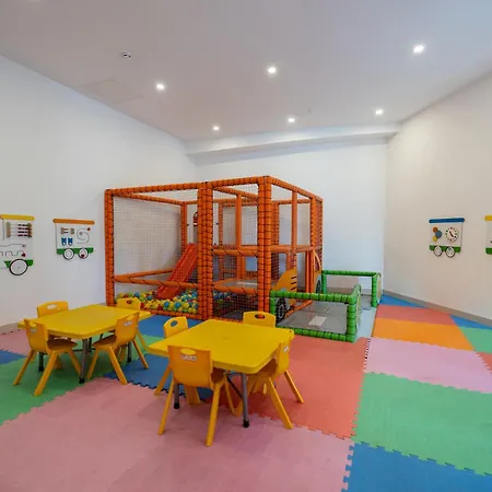 Moon Palace מלון