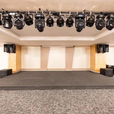 Moon Palace מלון