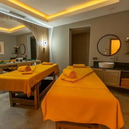 מלון Moon Palace