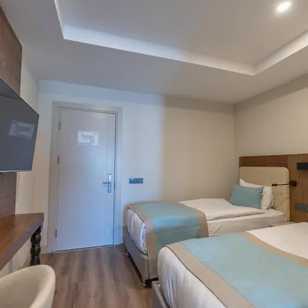Moon Palace 5* Side