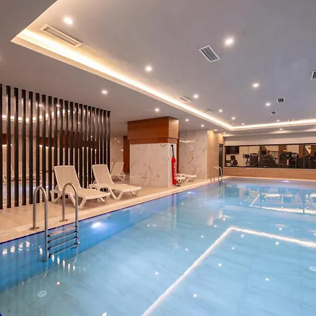Moon Palace 5* Side